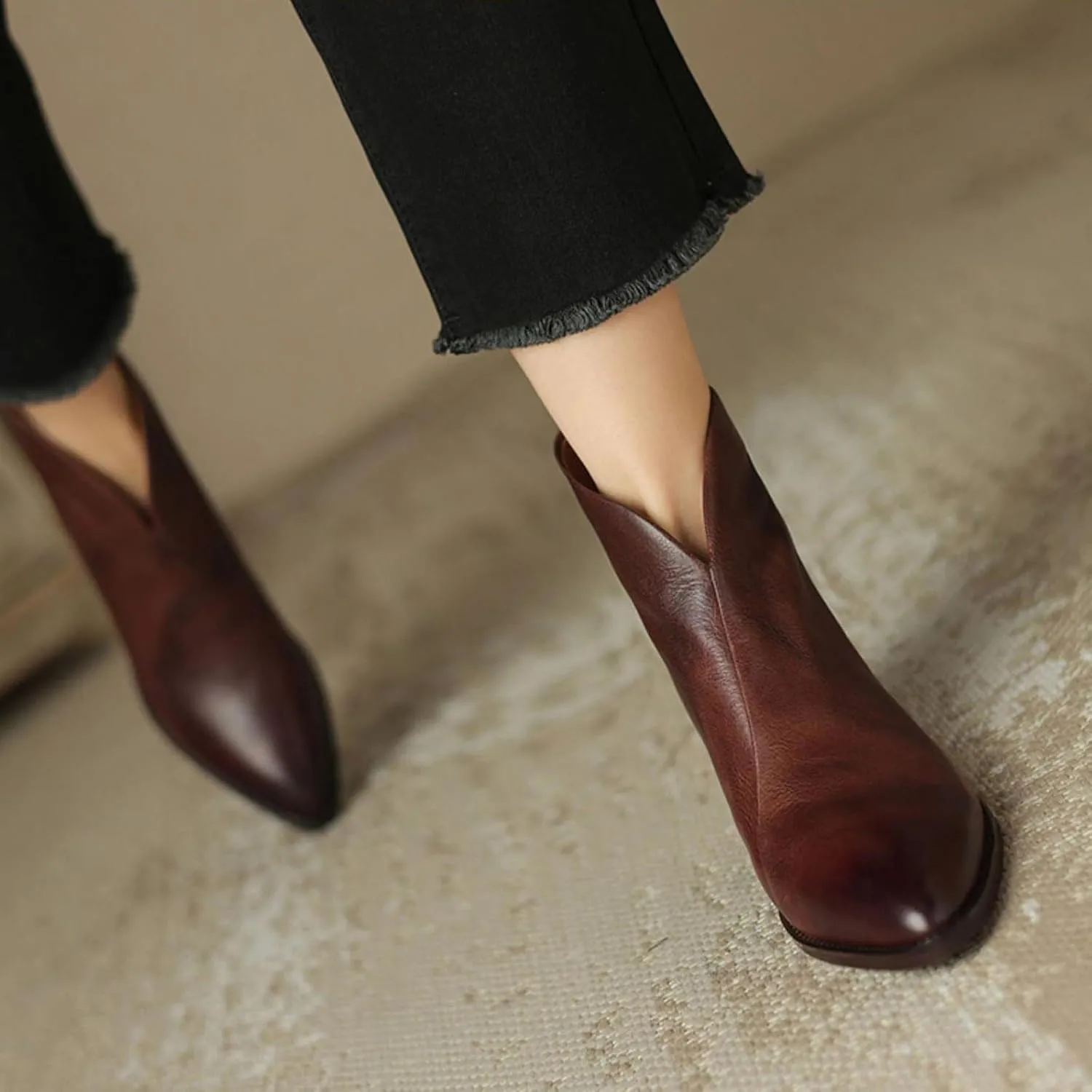 Women's Pointed Toe Chunky Stacked Low Heel Ankle Boots Fashion V-Cut Back Zip Western Ankle Boots Warm Fur Lined Genuine Leather Dress Booties