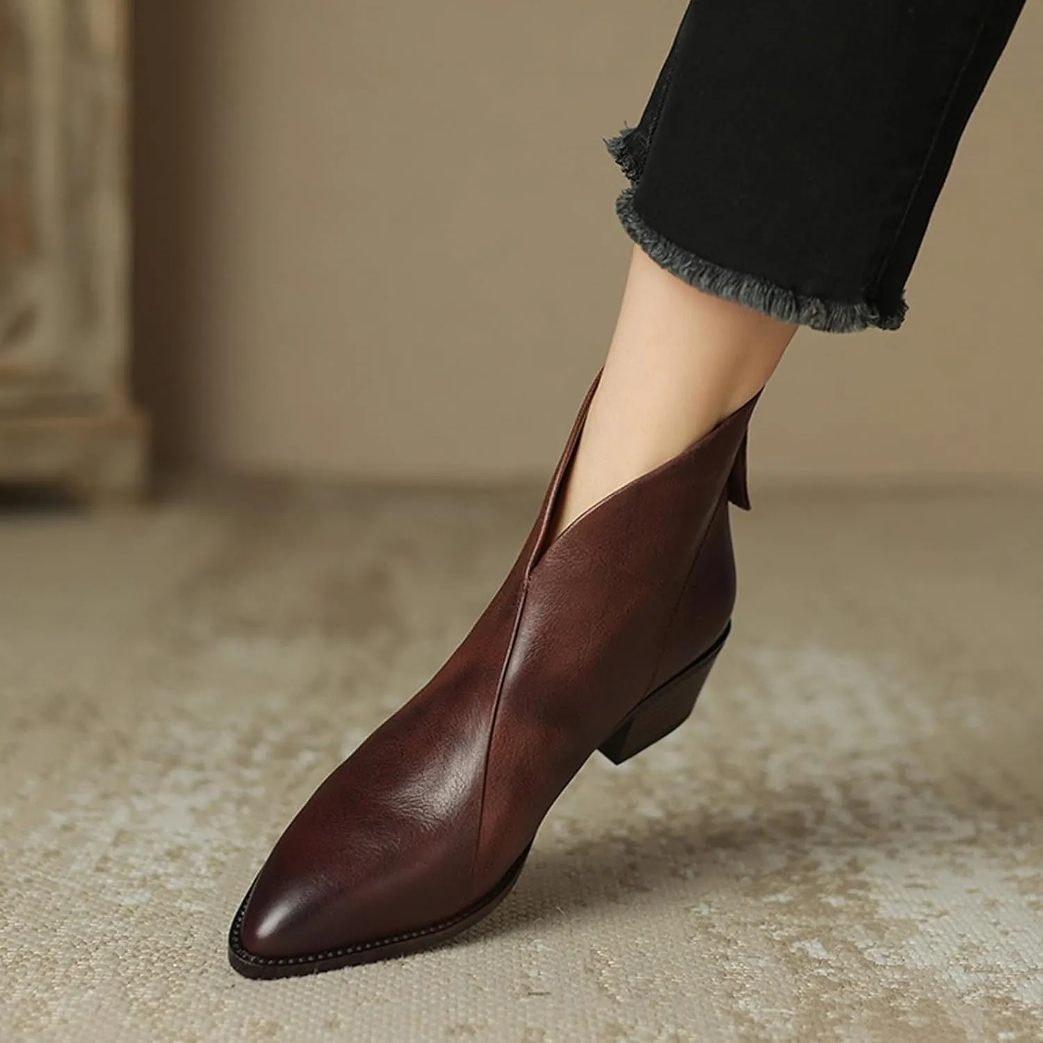 Women's Pointed Toe Chunky Stacked Low Heel Ankle Boots Fashion V-Cut Back Zip Western Ankle Boots Warm Fur Lined Genuine Leather Dress Booties