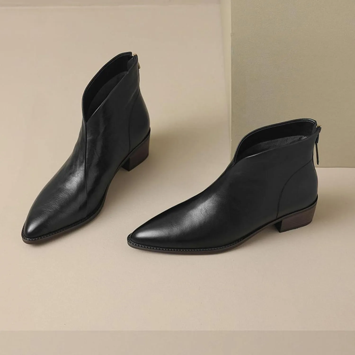 Women's Pointed Toe Chunky Stacked Low Heel Ankle Boots Fashion V-Cut Back Zip Western Ankle Boots Warm Fur Lined Genuine Leather Dress Booties