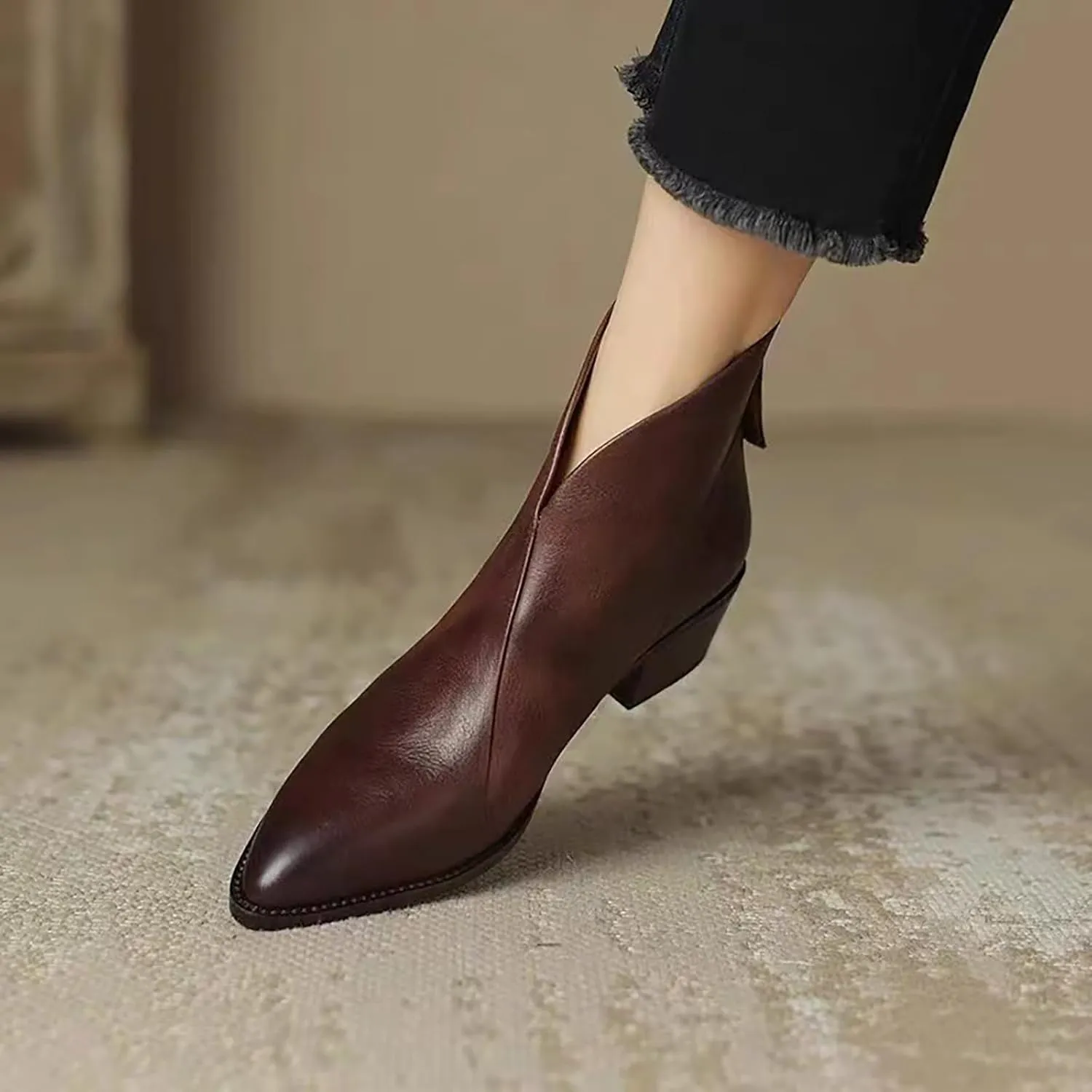 Women's Pointed Toe Chunky Stacked Low Heel Ankle Boots Fashion V-Cut Back Zip Western Ankle Boots Warm Fur Lined Genuine Leather Dress Booties